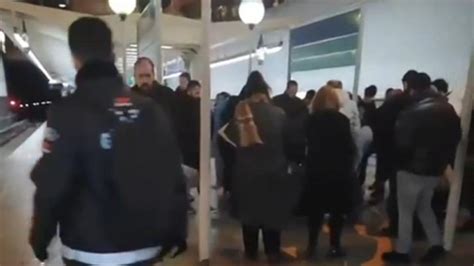 İzmir'de Metro istasyonunda bıçaklı kavga: 1 kişi hayatını kaybetti, 1 yaralı - Son Dakika Haberleri